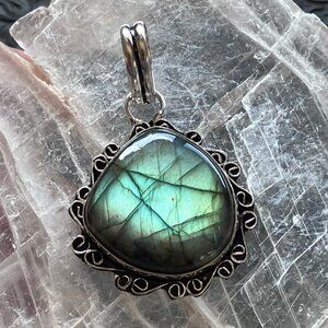 Super Flashy Green Blue Labradorite Pendant